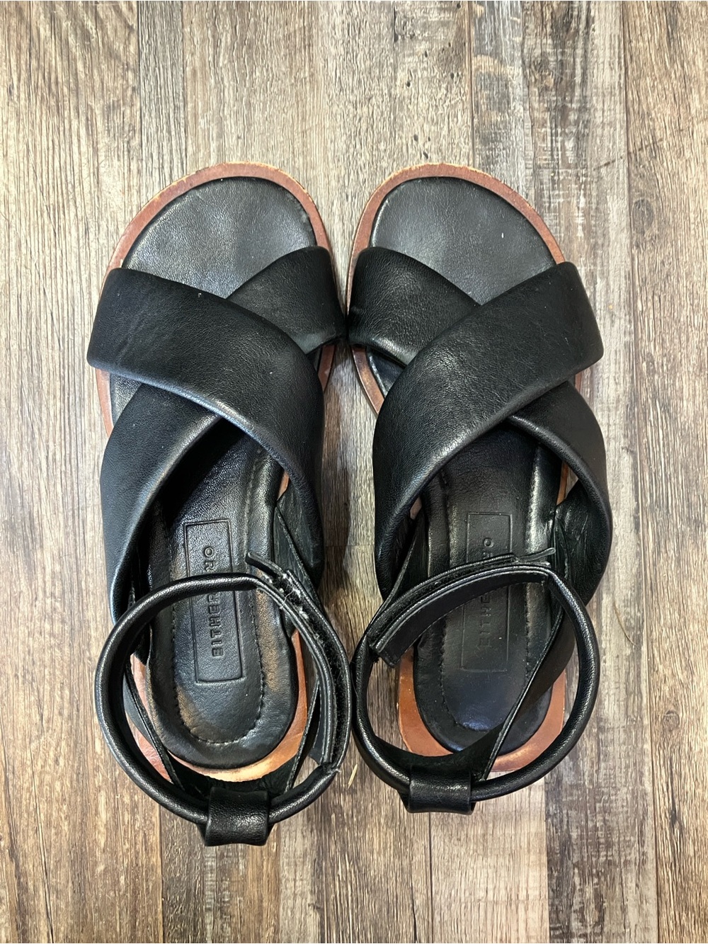 Either/Or Black Leather Comfort Criss Cross Sandals Size 7